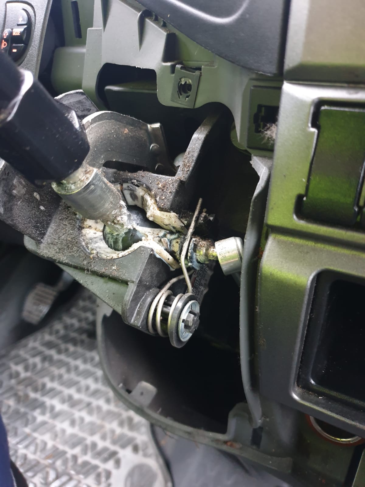 Chapter 3 Replacing shift linkage and side mirror Daily Camper Van