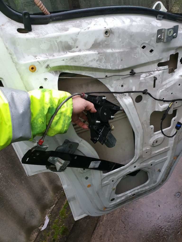 Iveco Daily 5 window regulator replacement